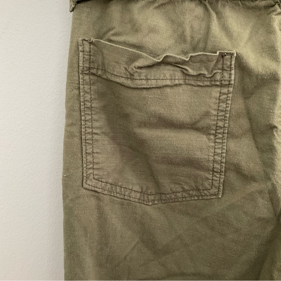 Levi’s army green cropped pants - Picture 9 of 9
